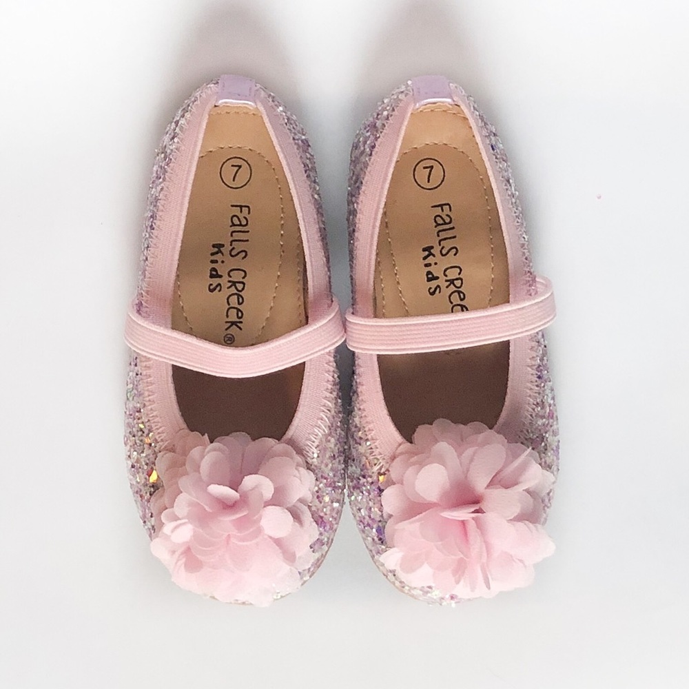 𝐏𝐢𝐧𝐤 𝐂𝐨𝐧𝐟𝐞𝐭𝐭𝐢 𝐌𝐚𝐫𝐲 𝐉𝐚𝐧𝐞